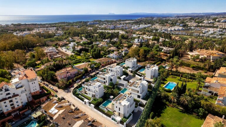 Seven Diamonds Marbella – bazén a terasa