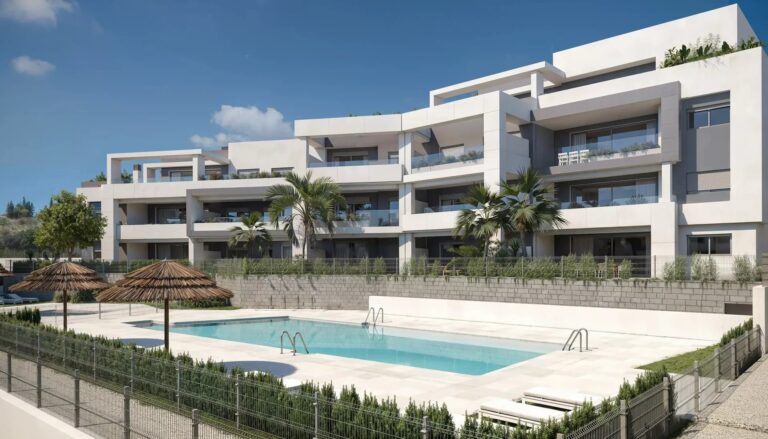 Vanian Gardens IV – exteriér rezidence s bazénem v Esteponě